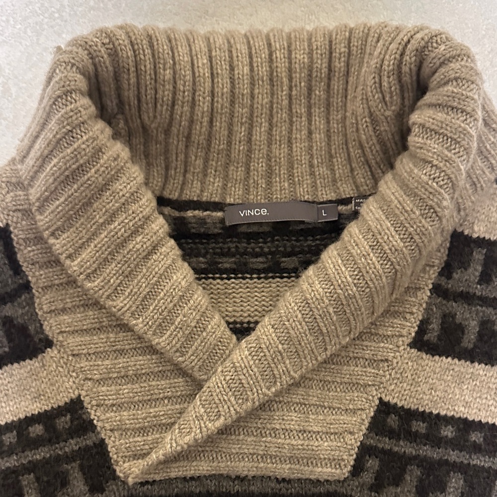 Vince Men's Turtleneck Sweater in Brown and Black